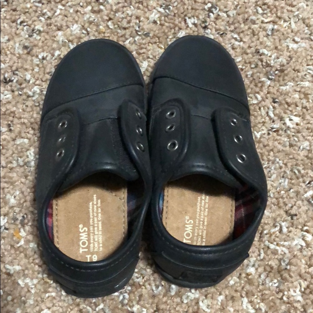 Black Sneakers by Toms